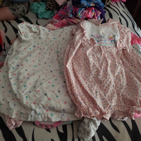 Baby girl clothing bundle newborn to 12 month. Includes bibs, hats, and socks - Picture 4 of 15